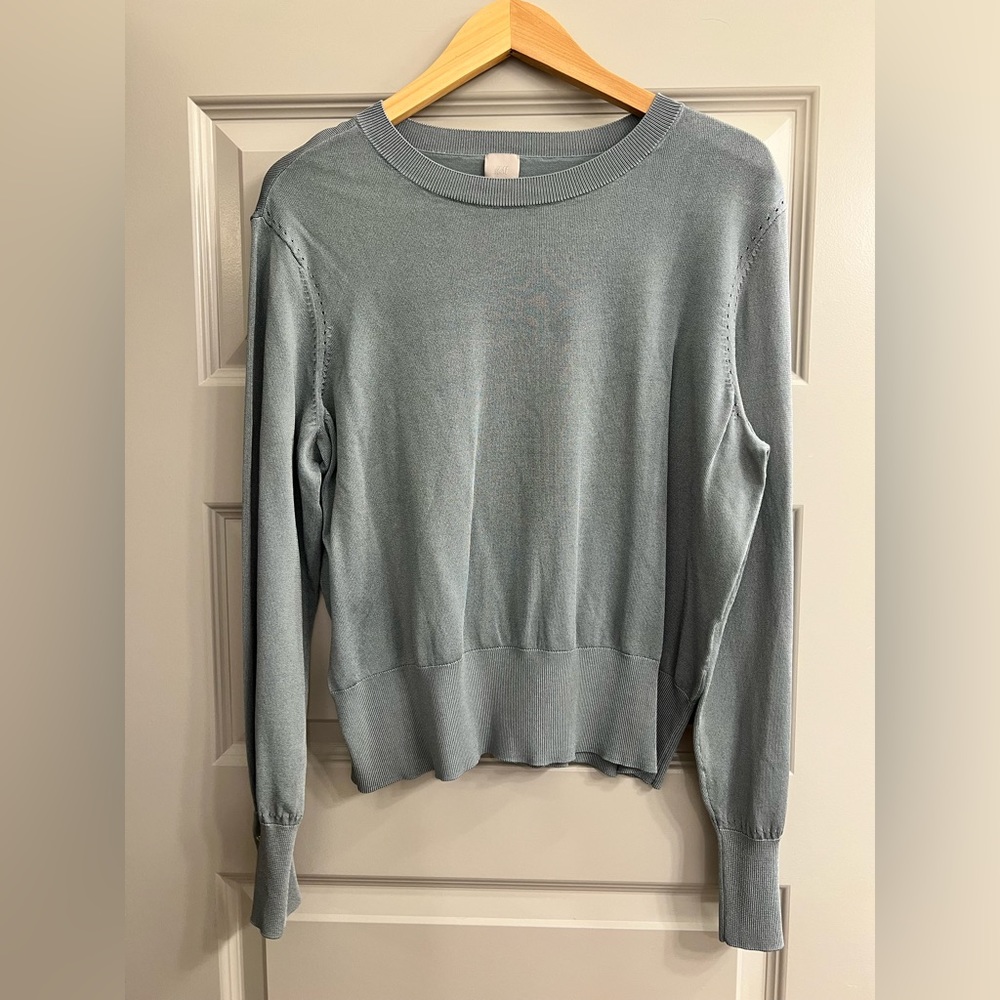 H&M blue sweater with gold accents